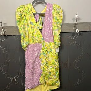 Two toned floral dress with a puff sleeve.